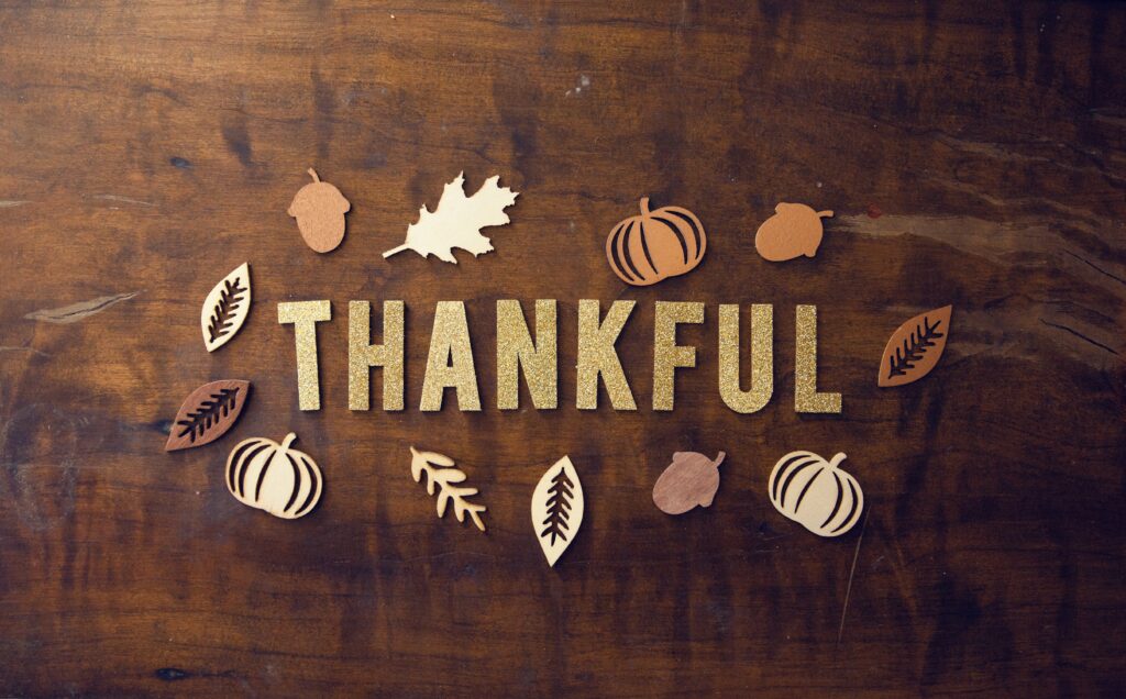 Festive thanksgiving image that says thankful